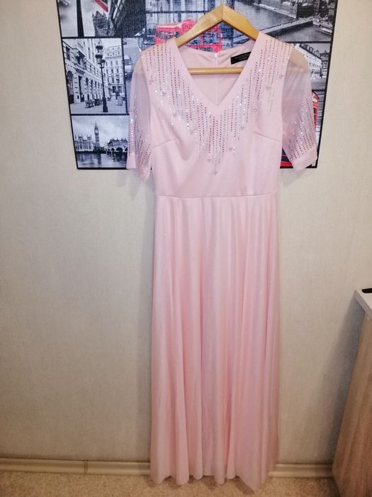 Гарна вечірня сукня