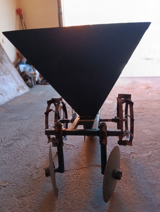 Картоплесаджалка