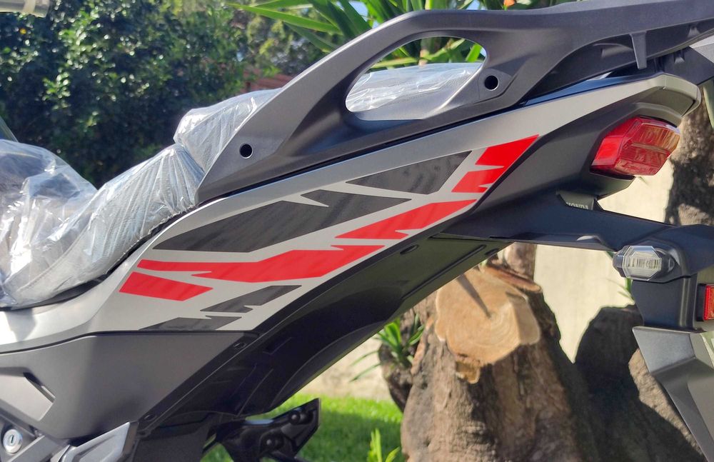 Autocolantes diversos p/ Motas e Malas Honda NT1100