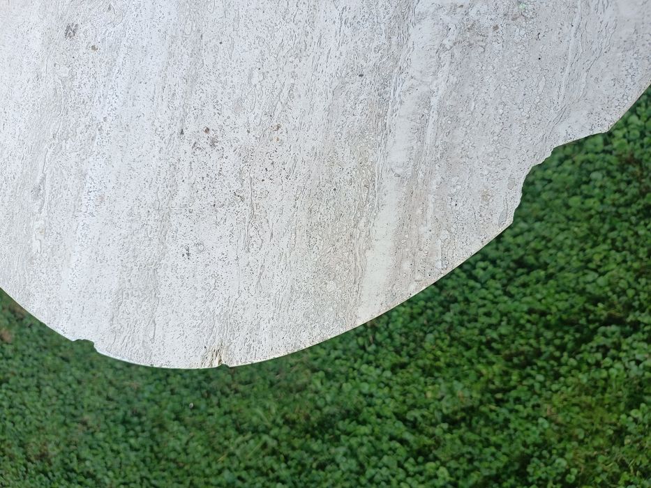 Stół ogrodowy kamienny