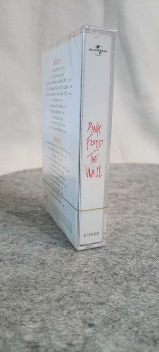 - The Wall - plus emblemat Pink Floyd