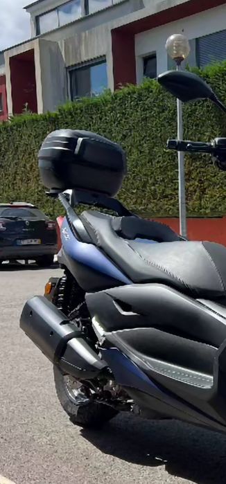 Top case givi e suporte Yamaha  Xmax  250 / 300