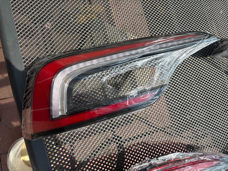 Фонар Tesla model 3 2023- Highland В кришку багажника і бампер