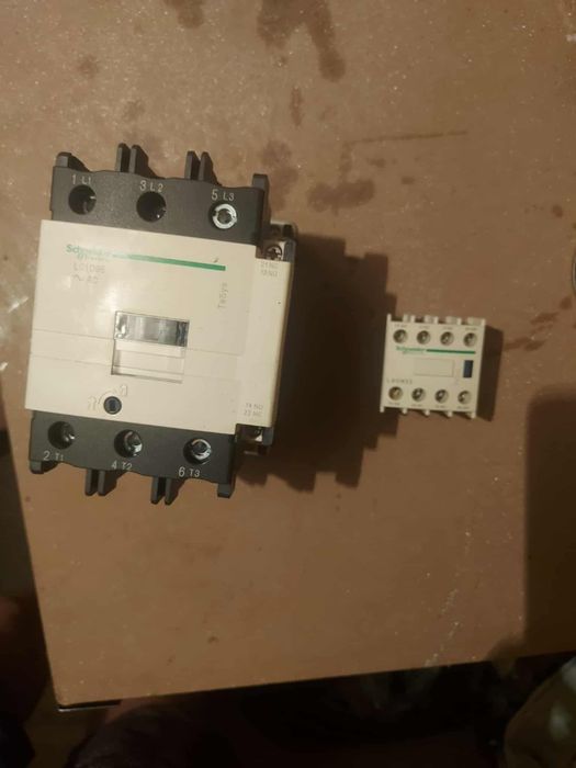 Stycznik mocy i styk pomocniczy