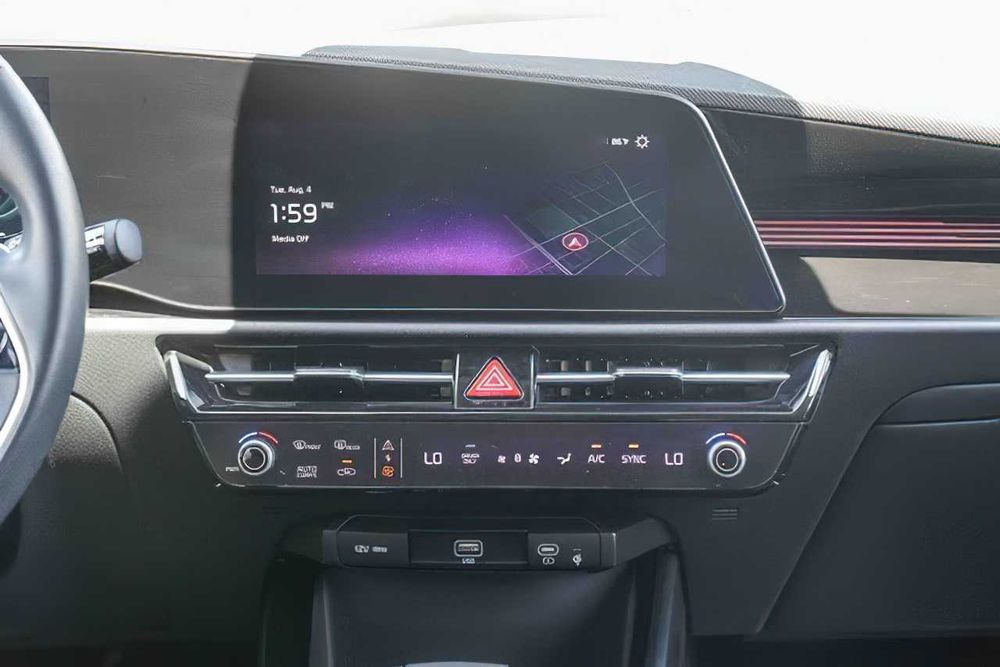 Kia Niro EX Hybrid      2023