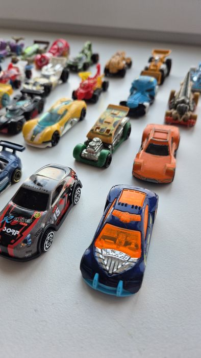 Hot wheels машинки