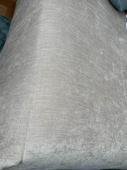 COLCHA e ALMOFADAS de cor bege para CAMA 1,60