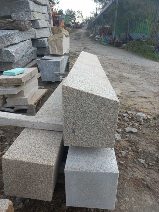 Colunas/pilares em granito