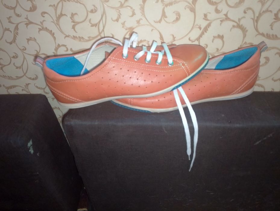 Жіночі натуральні шкіряні ECC Oна 40 р нові