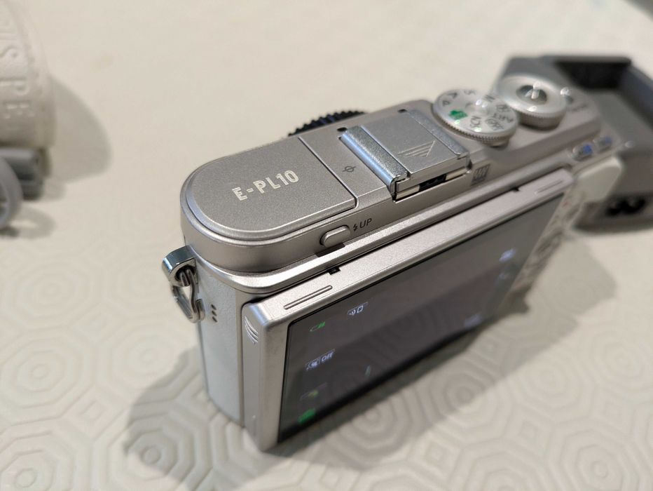 Olympus PEN E-PL10 - 16MP Branca "c/nova"