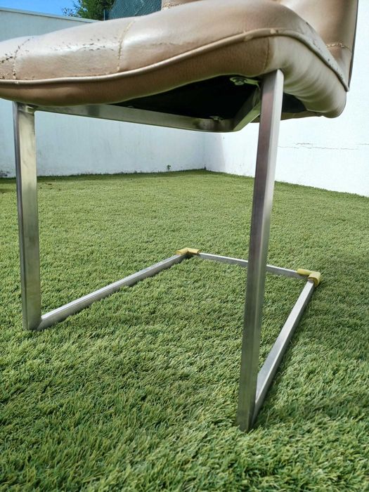 6 Cadeiras Sala Estar — 15€! Estrutura Metálica, Precisa Forro Novo