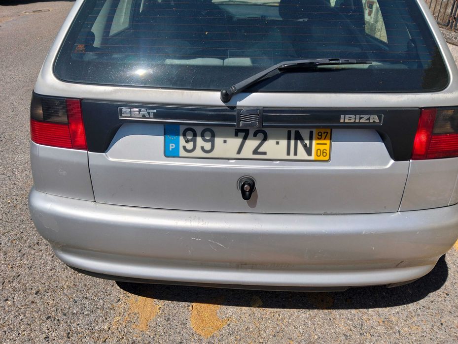 Vendo um SEAT Ibiza a gasolina, ano 1997. Carro bateu...