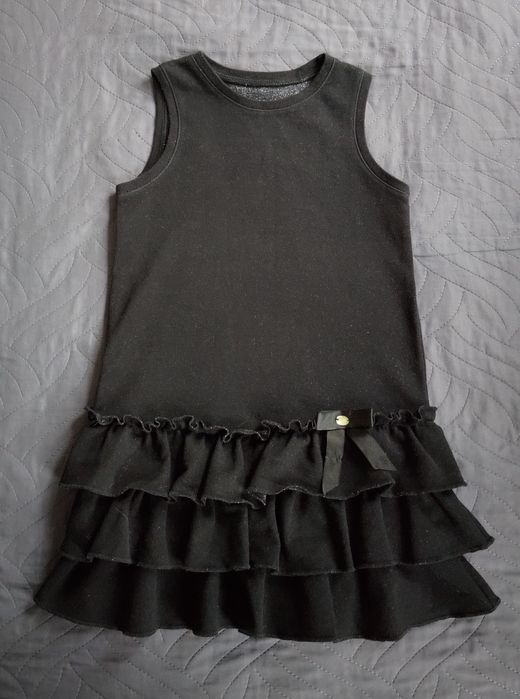 Ładna sukienka bez rękawów r.128