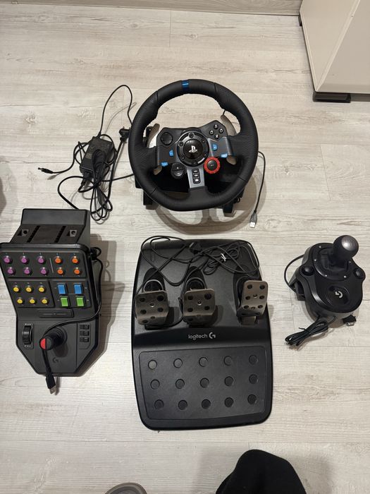 Kierownica logitech g29 + skrzynia biegów logitech + boczny panel