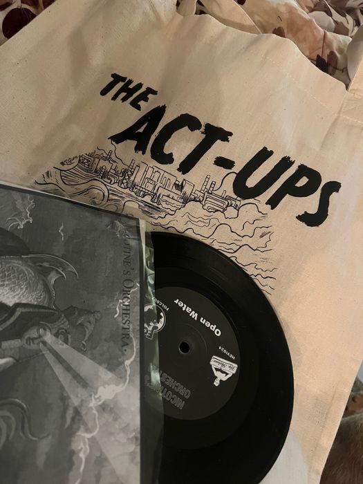 Nicotines Orchestra single open water + sacola act ups