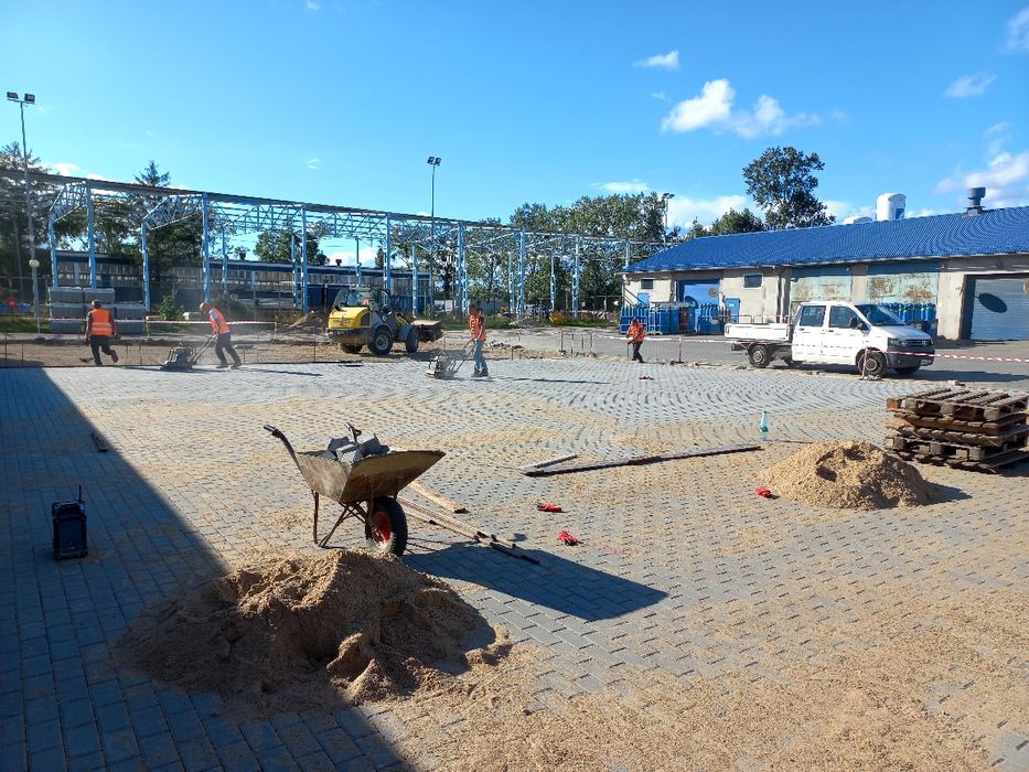 Układanie kostki. Kostka brukowa. Brukarstwo