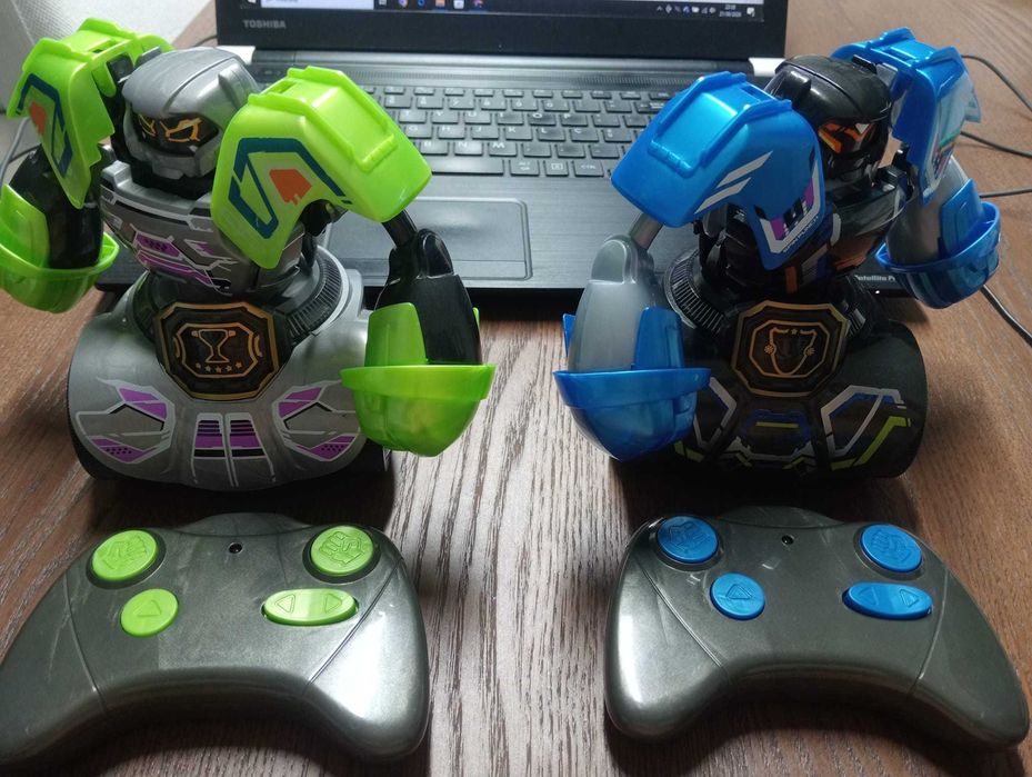 Pack 2 Robôs RC Robot Kombat Tornado Silverlit