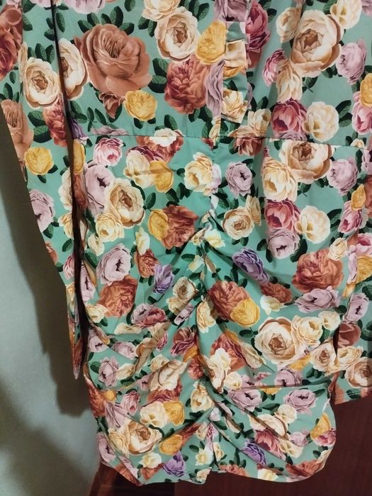 Vestido florido com drapeado novo