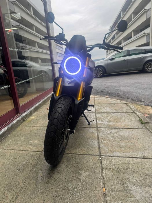 MOTO MORINI SEIEMMEZZO SCR 2025