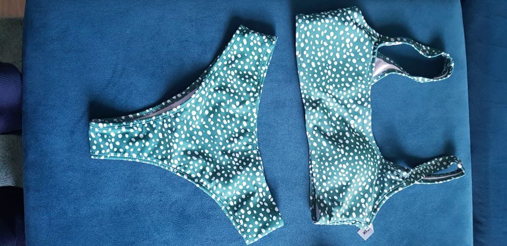 Varios bikinis em bom estado