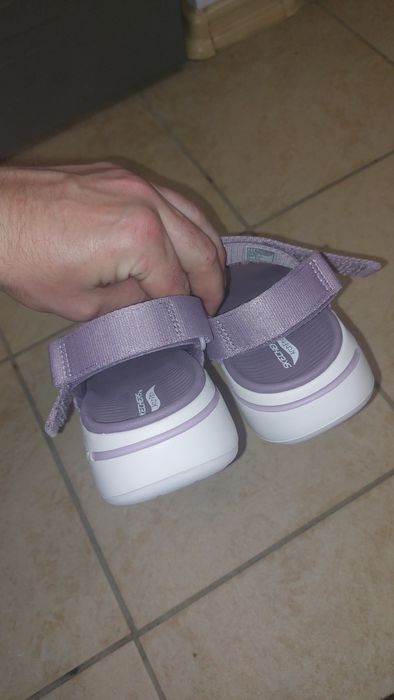 Жіночі сандалі Skechers 37