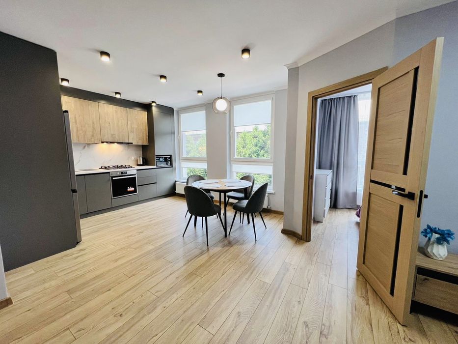 Подобово!2-х кімнатна квартира . Центр.вул. Коновальця 37