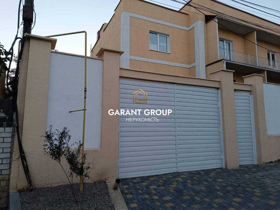 Будинок біля моря