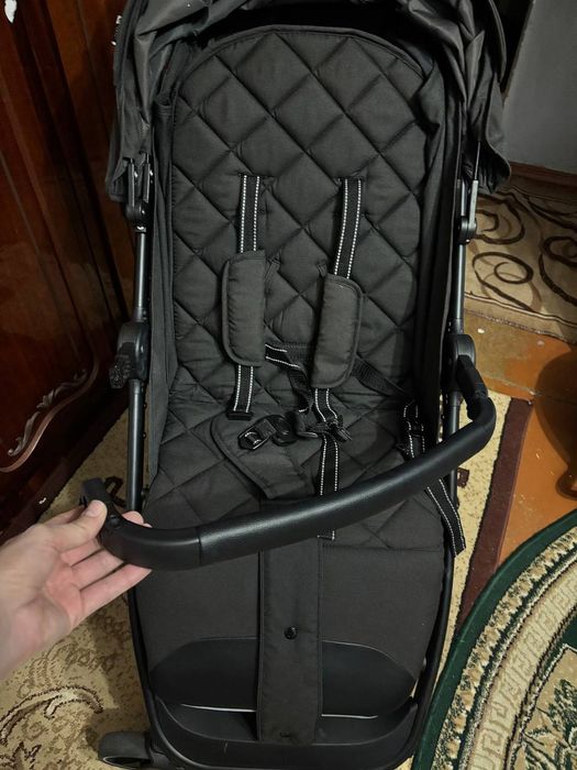 Прогулянкова коляска Carrello Bravo