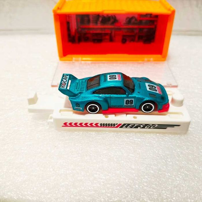 Miniatura réplica de Porsche 935 com contentor desmontável