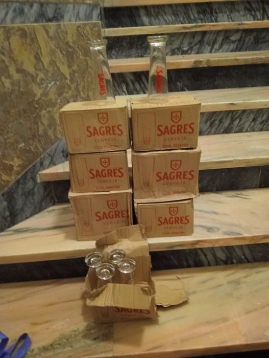 Copos pequenos e grandes da Sagres  novos dentro de caixas