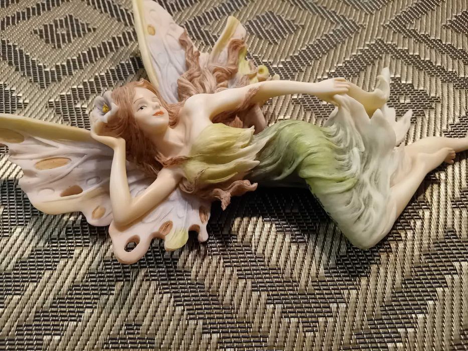 Sprzedam  figurkę  kobiet