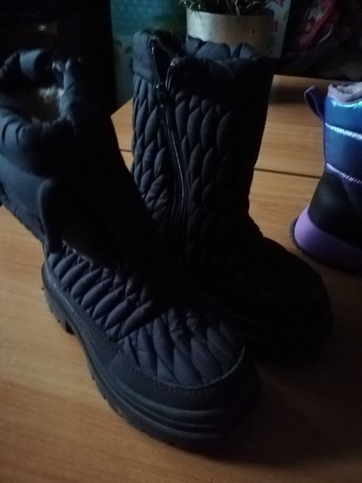 Віддаємо дитяче взуття, одяг бу. По почті не пересилаємо