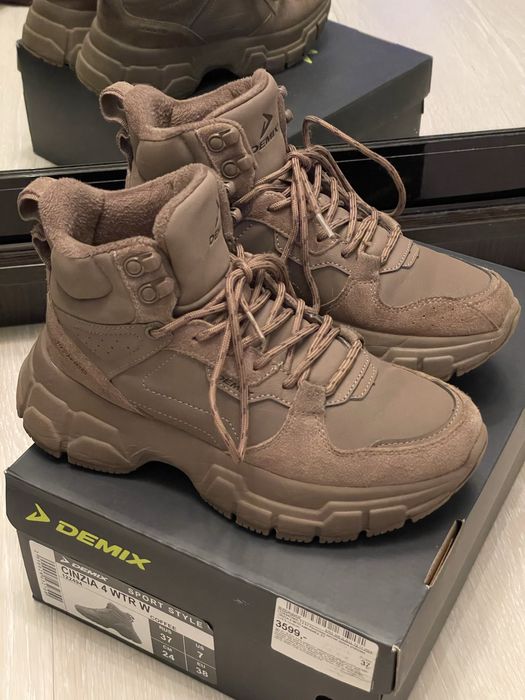 Кросівки жіночі Demix, 37 розмір