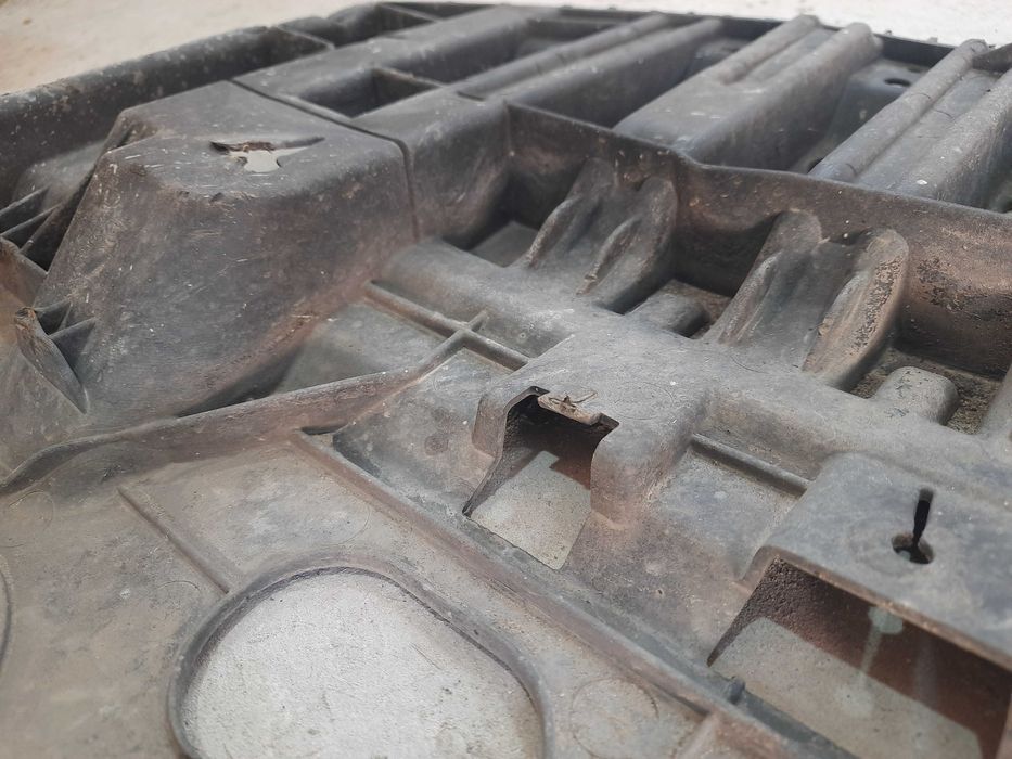 52618-05010 пластиковий захист переднього бампера Тойота Авенсіс т27