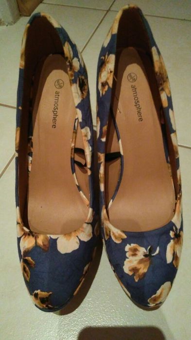 Buty na koturnie