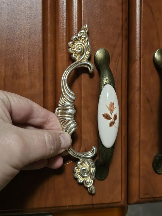 Меблева Фурнітура Ручка для Кухонної Меблі або для Ванної одна шт.