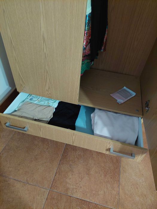 Vendo roupeiro 2 portas