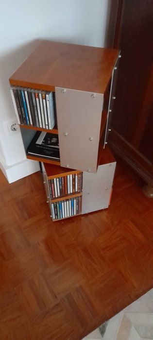 2 estantes rotativas para CD (designer José Pedro Croft)