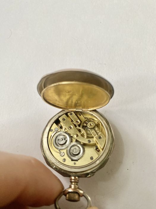 Продам карманные часы серебро , на ходу