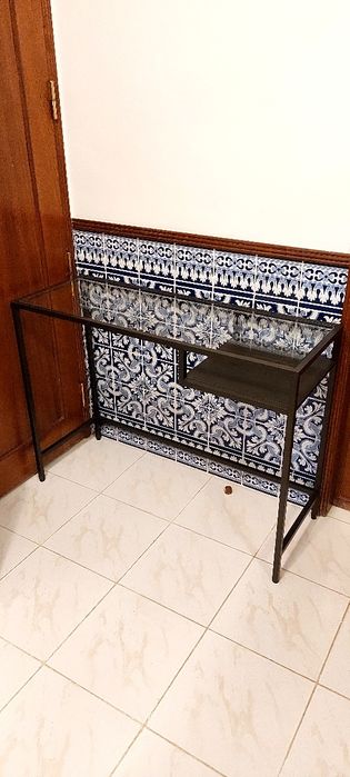 VITTSJÖ Mesa p/portátil, pret-cast/vidro
Mesa p/portátil, pret-cast/v