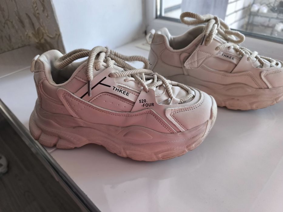 Кросівки 37розмір