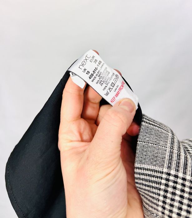 Szara sukienka w klasyczną kratę midi M 38