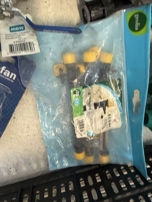 Vario material de rega para jardim