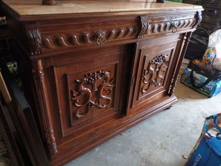 Fabuloso louceiro em madeira de excelente qualidade com tampo em mármo