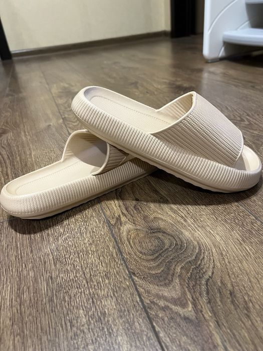 Шльопанці жіночі