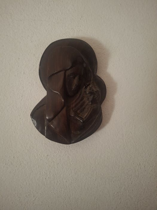 Escultura Religiosa do tempo das Ex-Colónias, em Páu Santo 1960's
