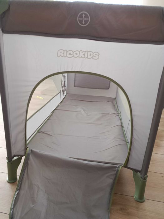 Łóżeczko turystyczne