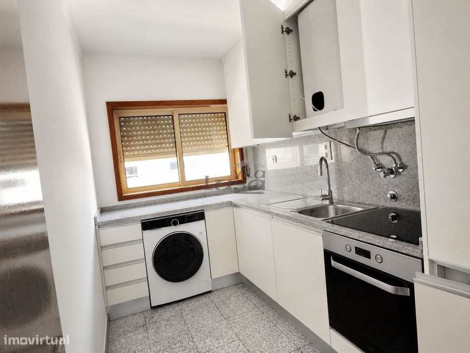 T2 Rua da Bélgica totalmente renovado, com 2 frentes, lugar de garagem