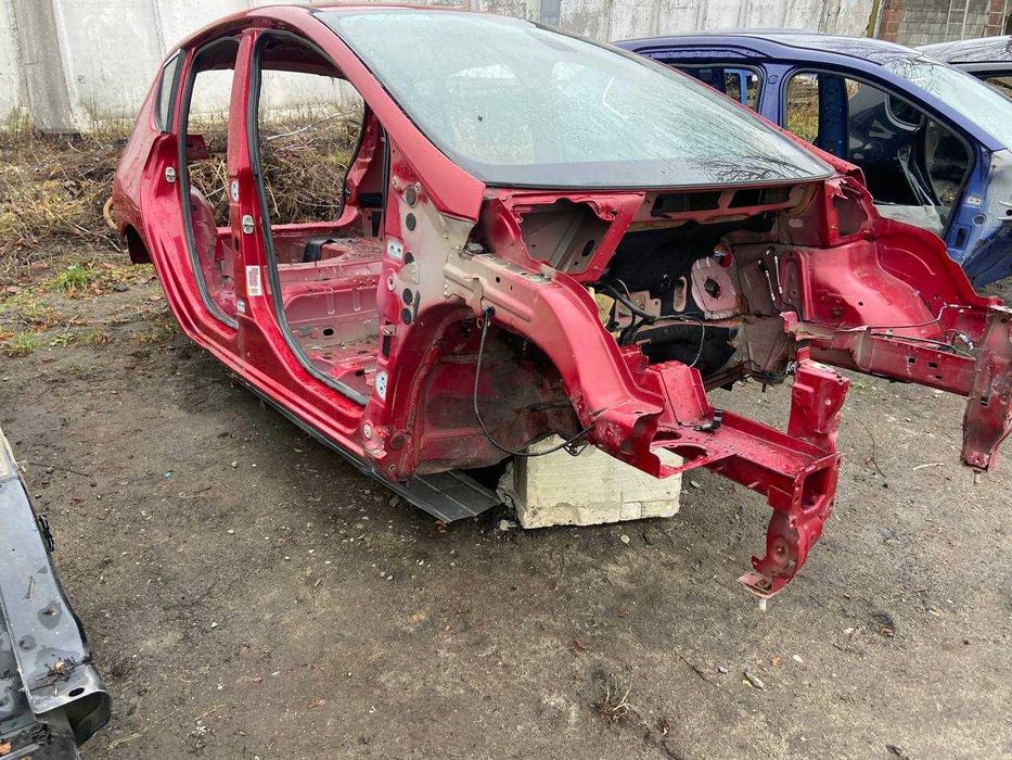 Четверть на пежо 2008, 3008, 5008