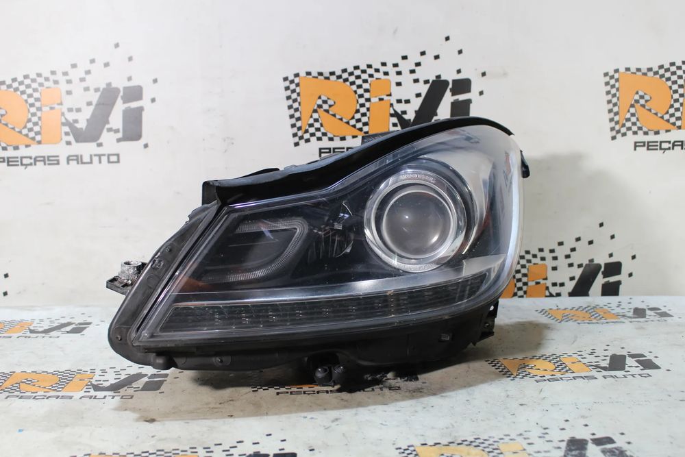 Ótica / farol esquerda MERCEDES-BENZ Classe C (W204)